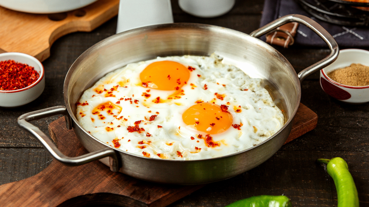 9. Fry Eggs With Steam