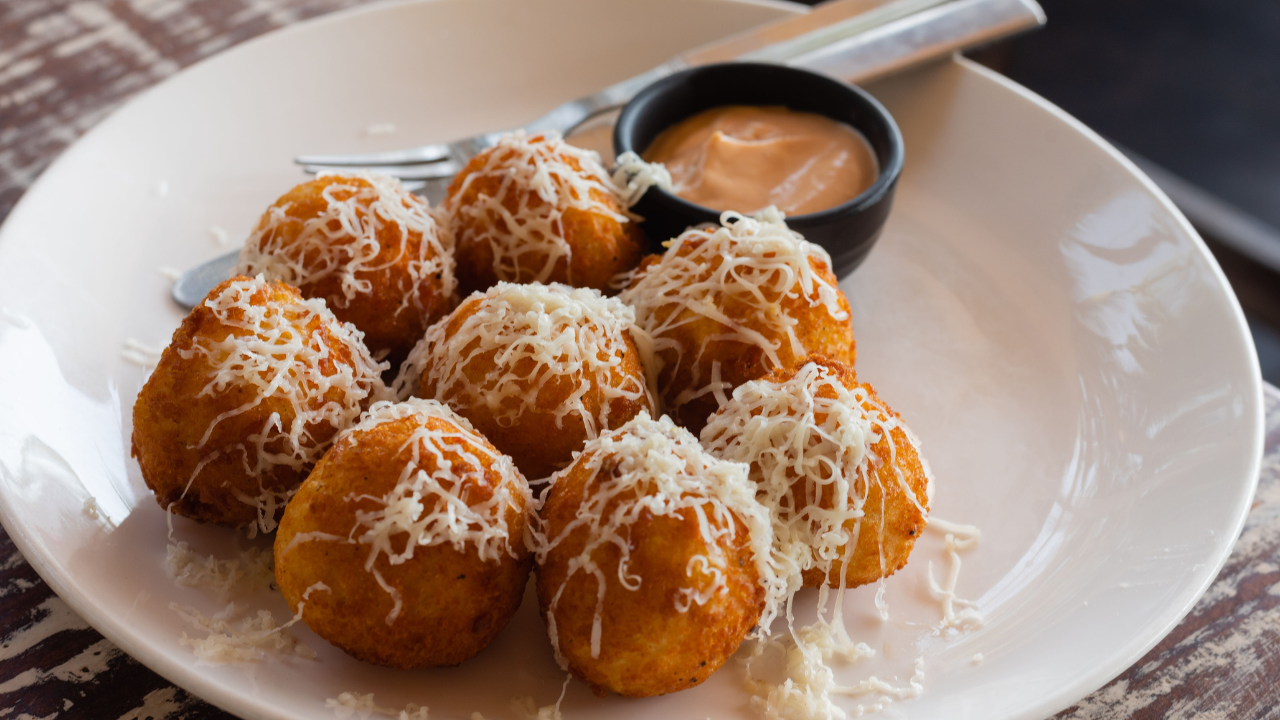 10. Retro Party Cheese Ball