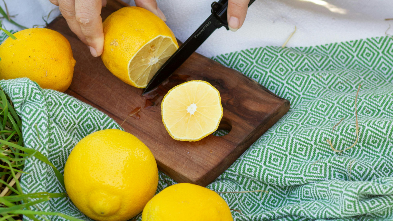 10. Rinse Hands With Lemon Juice After Cutting Hot Peppers
