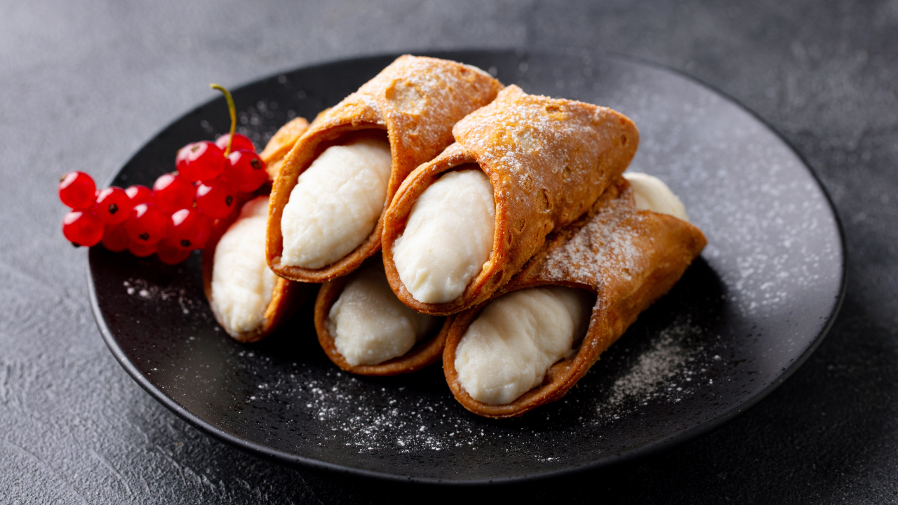 11. Cannoli