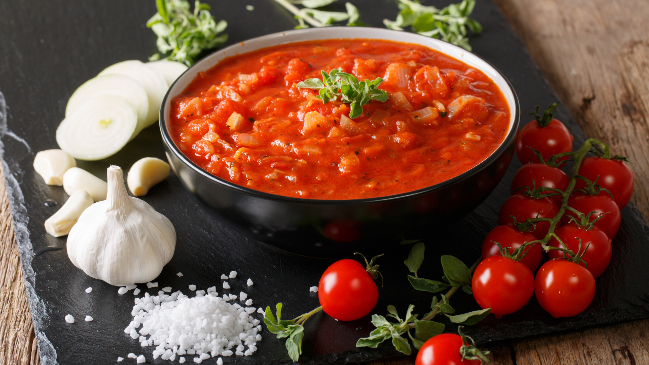 16. Neapolitan pizza sauce